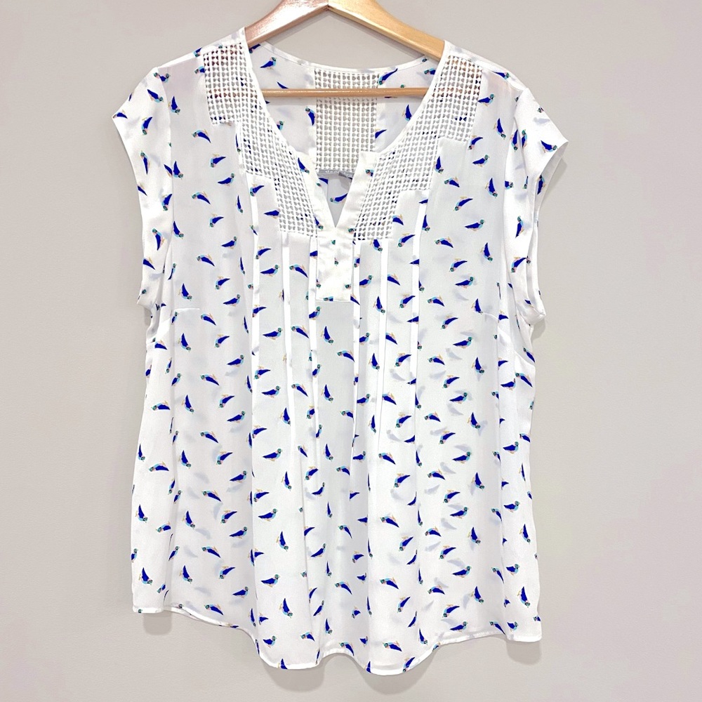 Daniel Rainn V-Neck Sleeveless Blouse w/ Small Birds & Lace Details Size XXL